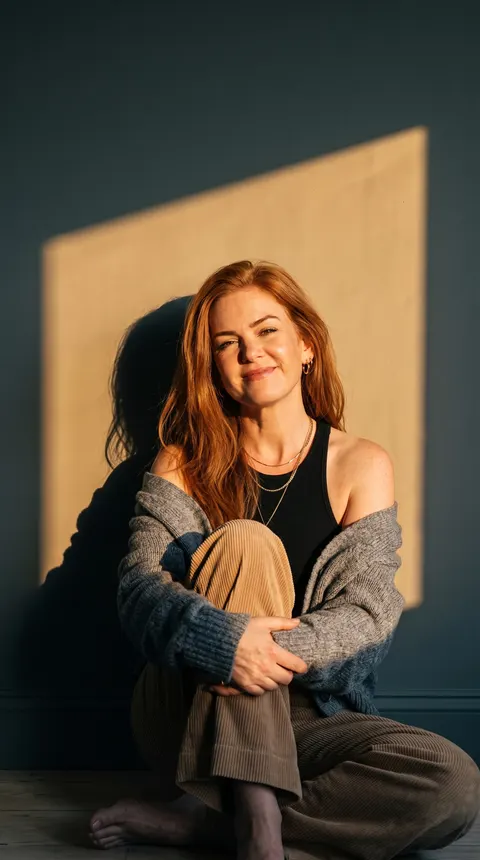 Isla Fisher — golden window light floor portrait, AI-generated